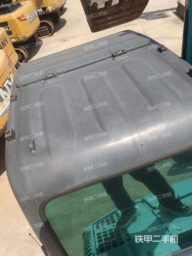 驾驶室顶部（整机外观）