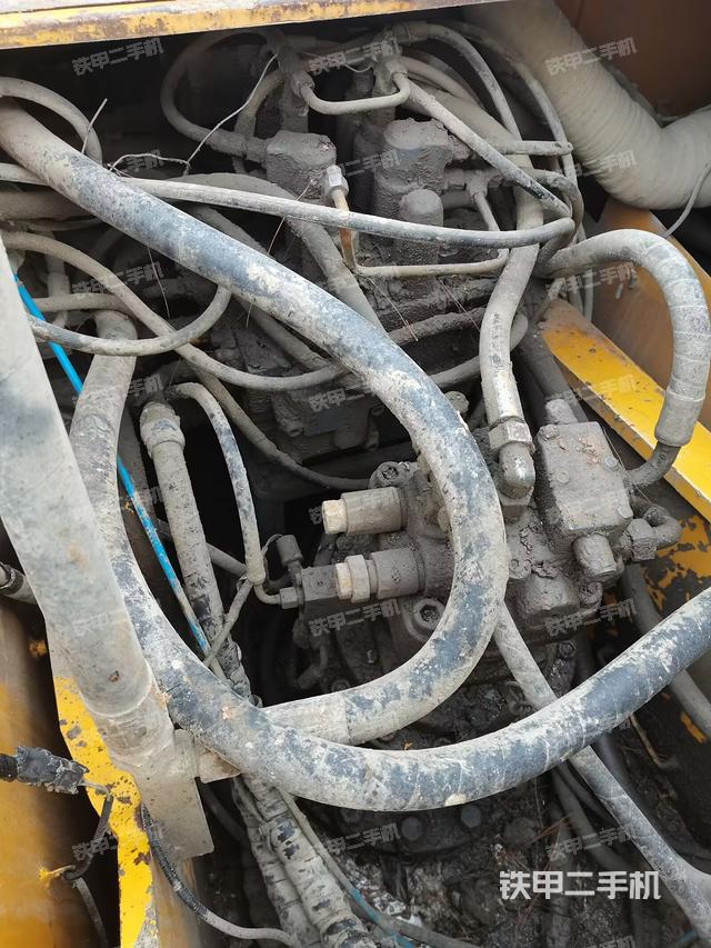 回轉(zhuǎn)馬達(dá)和主控閥（整機外觀）