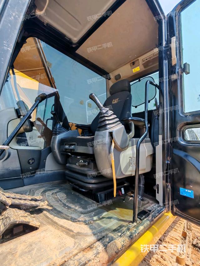 駕駛室整體（整機外觀）