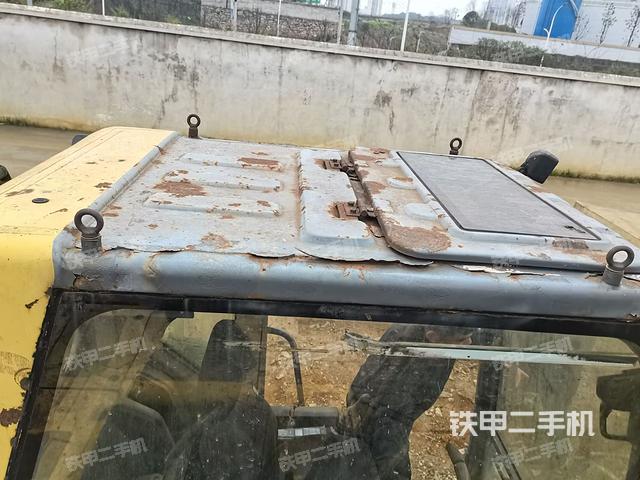 驾驶室顶部（整机外观）