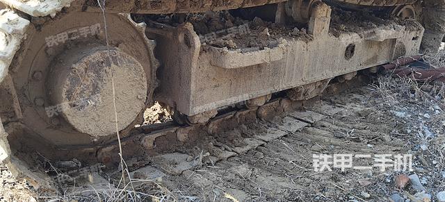 單側(cè)履帶整體(整機(jī)外觀) 單側(cè)履帶整體(整機(jī)外觀)