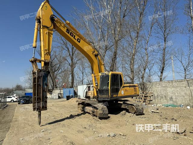 駕駛室頂部（整機外觀）