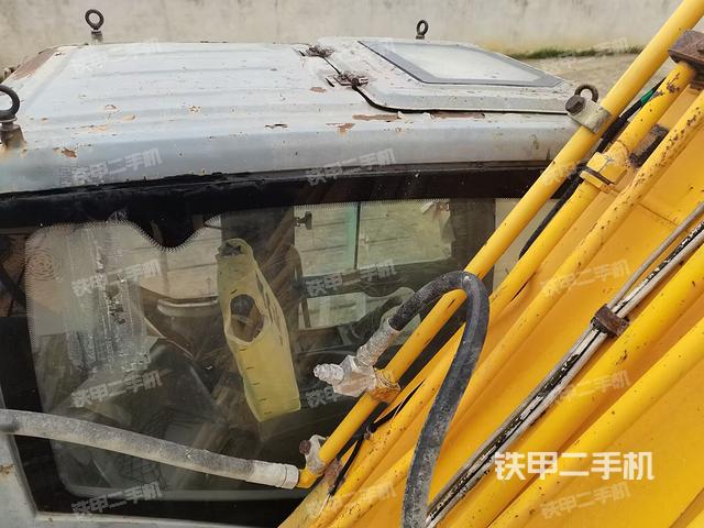 駕駛室頂部（整機外觀）