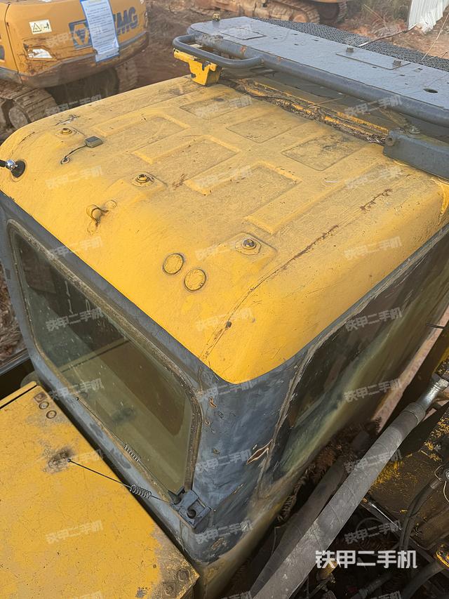 驾驶室顶部（整机外观）