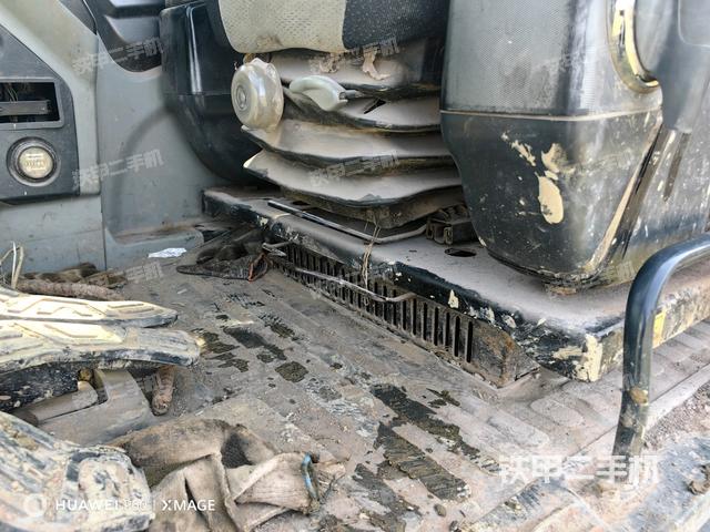 左后方玻璃角標(biāo)（駕駛室部分）