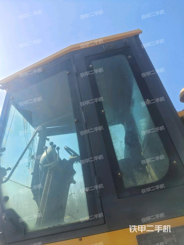 駕駛室正側(cè)(駕駛室/操作室) 駕駛室正側(cè)(駕駛室/操作室)