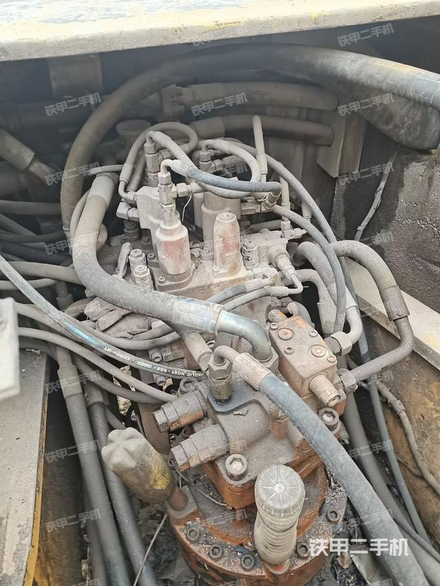 回转马达和主控阀（整机外观）