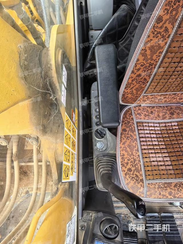 座椅右侧控制台/钥匙门/油门/含右手柄（驾驶室部分）