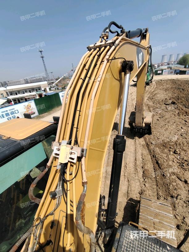 大臂背部俯視（工作和回轉(zhuǎn)裝置）