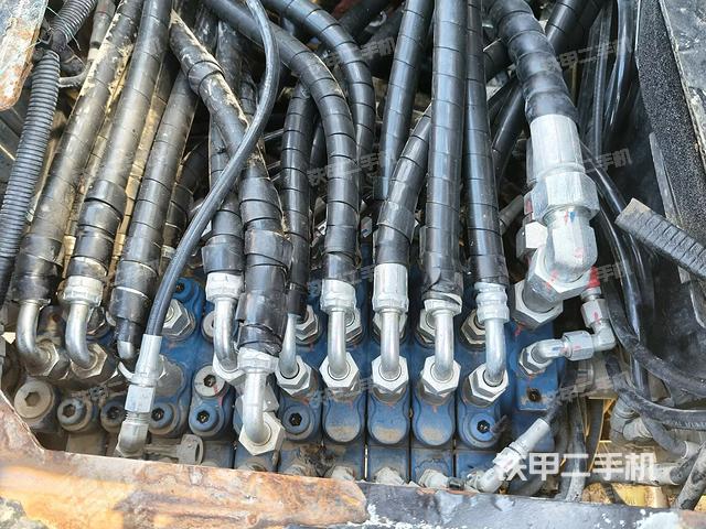 回轉(zhuǎn)馬達和主控閥（整機外觀）