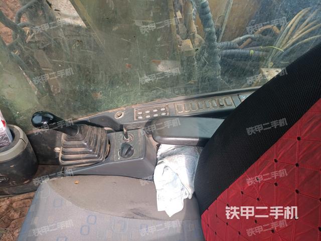 座椅右側(cè)控制臺/鑰匙門/油門/含右手柄（駕駛室部分）