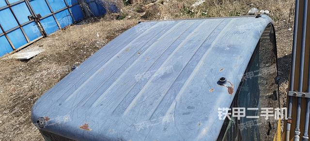 駕駛室頂部(整機(jī)外觀) 駕駛室頂部(整機(jī)外觀)