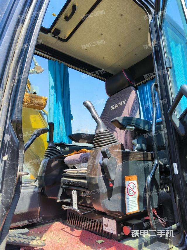 驾驶室整体（整机外观）