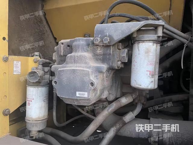 液壓泵艙室正面整體(整機(jī)外觀) 液壓泵艙室正面整體(整機(jī)外觀)