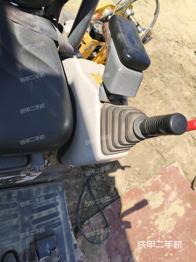 座椅左側(cè)控制臺(tái)/音響/含左手柄（駕駛室部分）