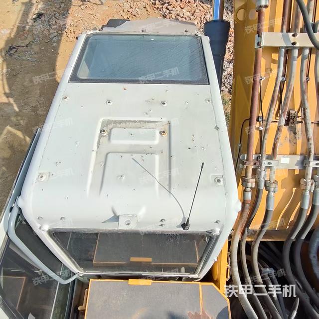 驾驶室顶部（整机外观）