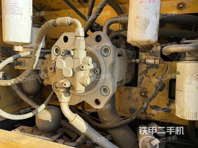 液壓泵艙室正面整體(整機外觀) 液壓泵艙室正面整體(整機外觀)