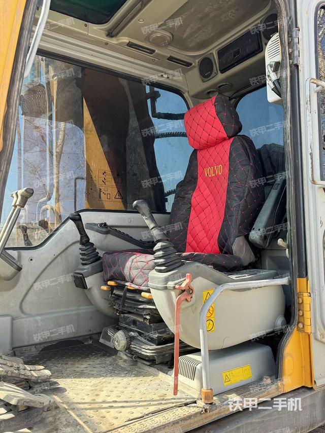 駕駛室整體（整機外觀）