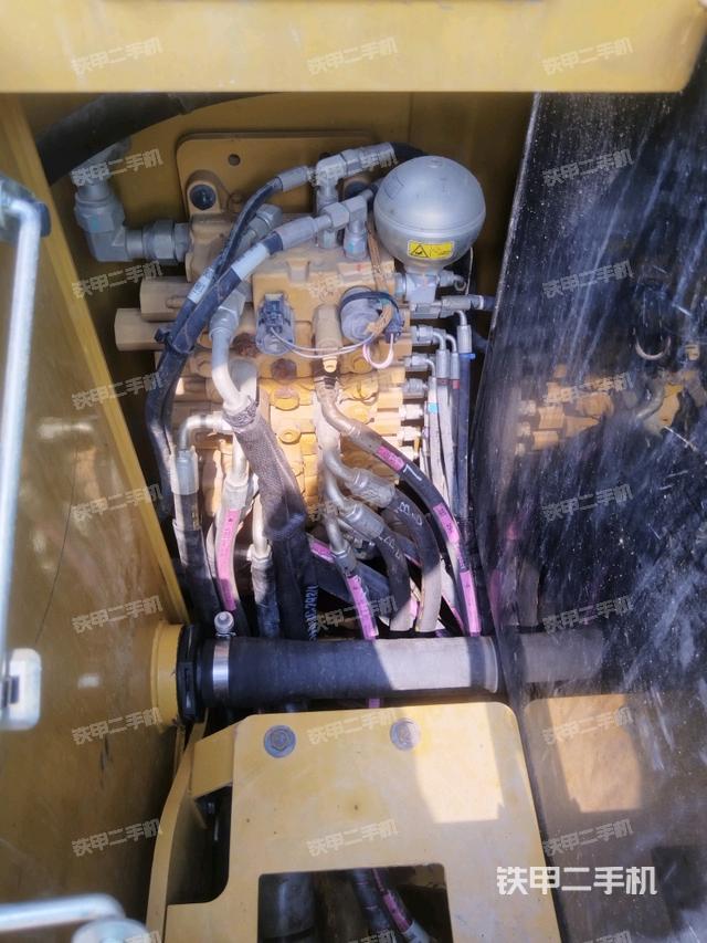 回轉(zhuǎn)馬達和主控閥（整機外觀）