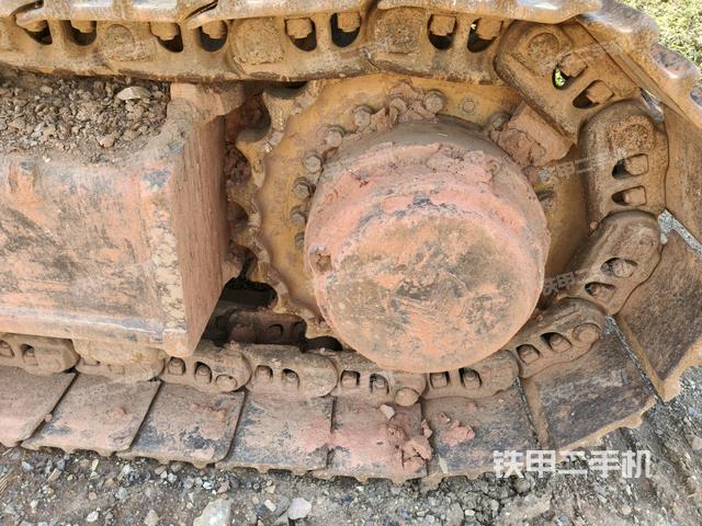 左驅(qū)動輪（行走機構(gòu)）