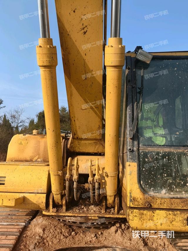 大臂油缸整體?豎拍（工作和回轉(zhuǎn)裝置）