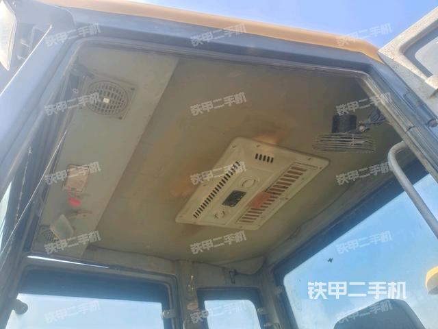 駕駛室內(nèi)部(駕駛室/操作室) 駕駛室內(nèi)部(駕駛室/操作室)