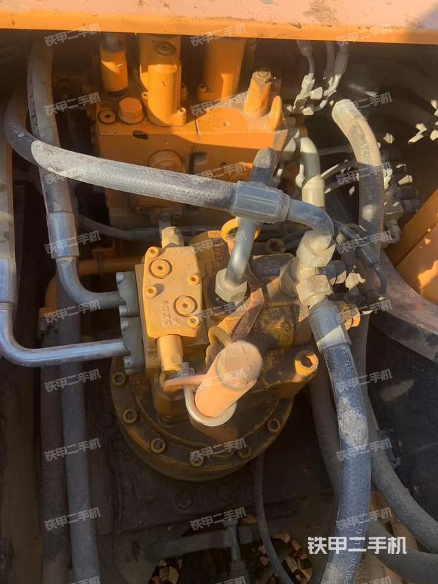 回轉馬達和主控閥（整機外觀）