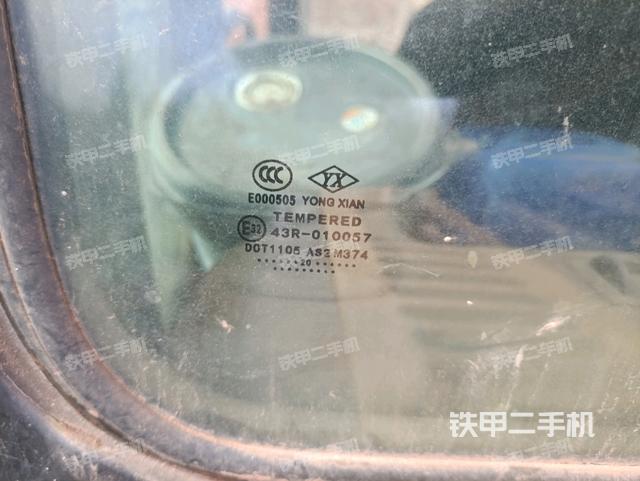 后窗玻璃角標（駕駛室部分）