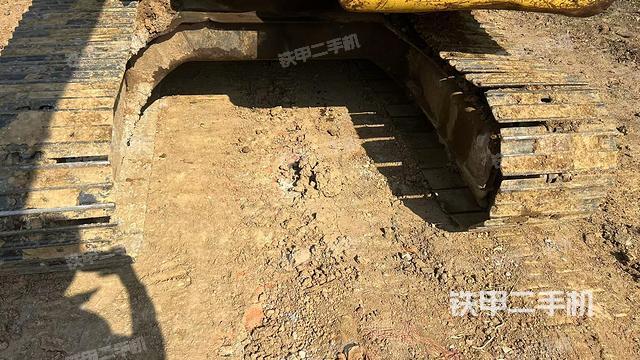 轉(zhuǎn)盤和下車架正前（工作和回轉(zhuǎn)裝置）