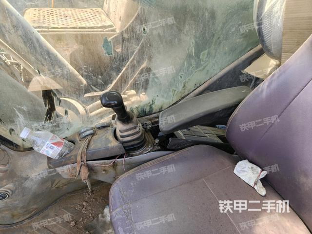 座椅右側(cè)控制臺/鑰匙門/油門/含右手柄（駕駛室部分）