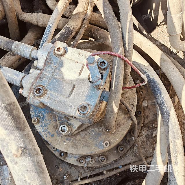 回转马达和主控阀（整机外观）