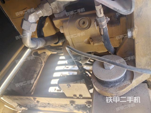 液壓泵艙室正面整體(整機(jī)外觀) 液壓泵艙室正面整體(整機(jī)外觀)