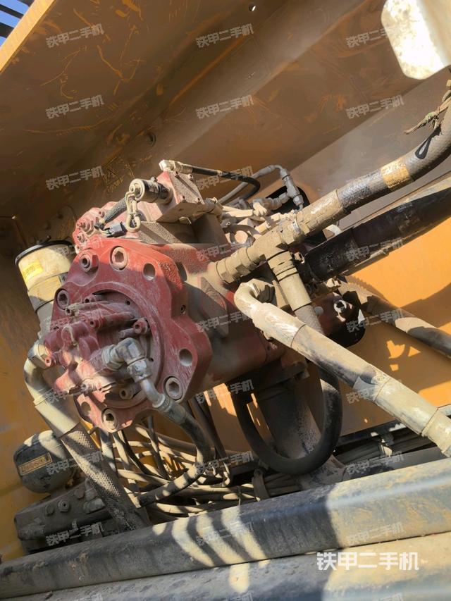 液壓泵斜45?左（大件艙室）