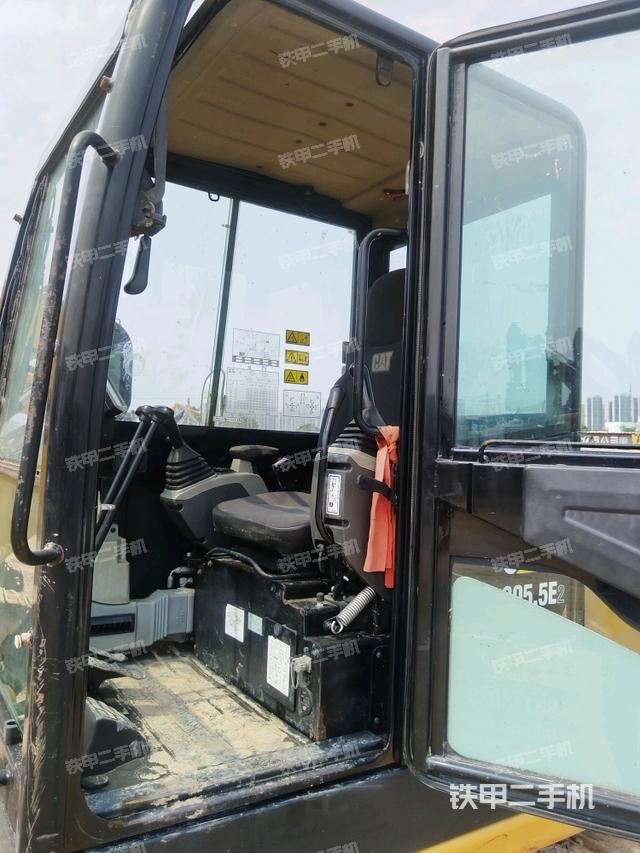 駕駛室整體（整機外觀）