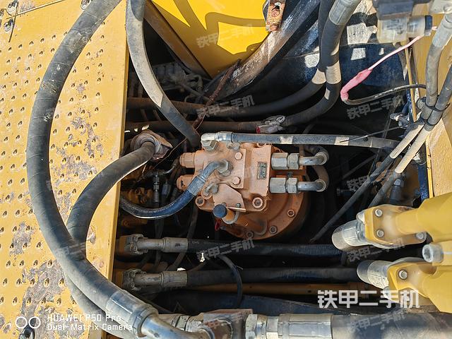 回轉(zhuǎn)馬達(dá)和主控閥(整機(jī)外觀) 回轉(zhuǎn)馬達(dá)和主控閥(整機(jī)外觀)