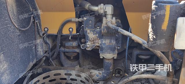 液壓泵艙室正面整體(整機(jī)外觀) 液壓泵艙室正面整體(整機(jī)外觀)