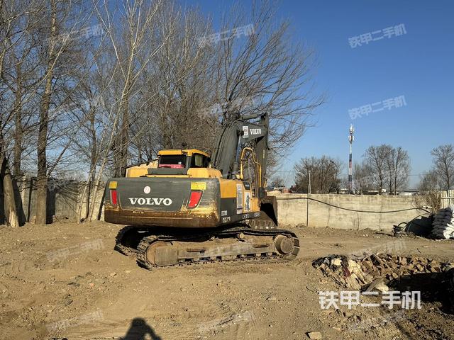 駕駛室頂部(整機外觀) 駕駛室頂部(整機外觀)