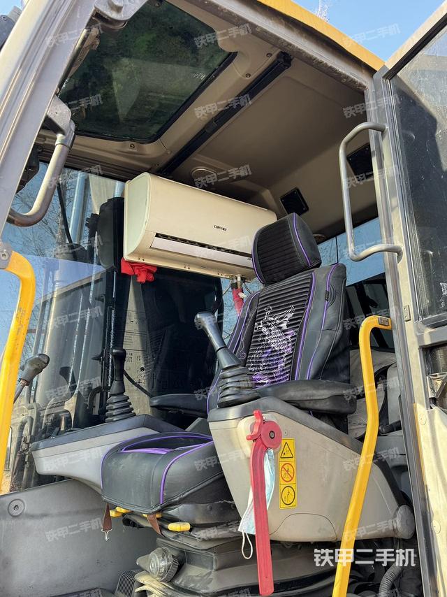 駕駛室整體(整機外觀) 駕駛室整體(整機外觀)