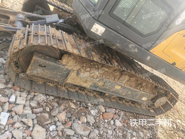 左側(cè)履帶整體?(行走機(jī)構(gòu)) 左側(cè)履帶整體?(行走機(jī)構(gòu))