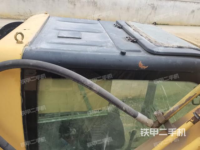 驾驶室顶部（整机外观）