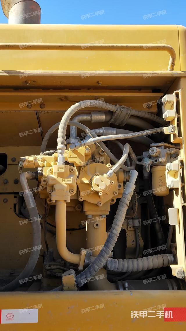液壓泵艙室正面整體(整機(jī)外觀) 液壓泵艙室正面整體(整機(jī)外觀)