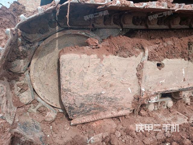 左驅(qū)動輪（行走機構(gòu)）