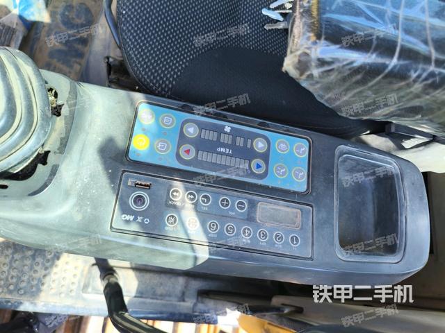 座椅右側(cè)控制臺/鑰匙門/油門/含右手柄(駕駛室部分) 座椅右側(cè)控制臺/鑰匙門/油門/含右手柄(駕駛室部分)
