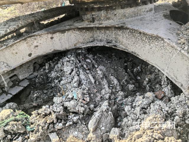 轉(zhuǎn)盤和下車架正前（工作和回轉(zhuǎn)裝置）