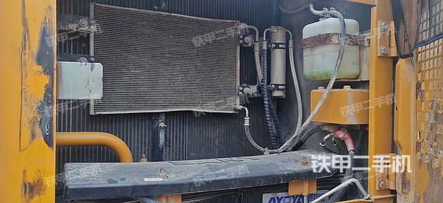 液壓泵艙室正面整體（整機(jī)外觀）