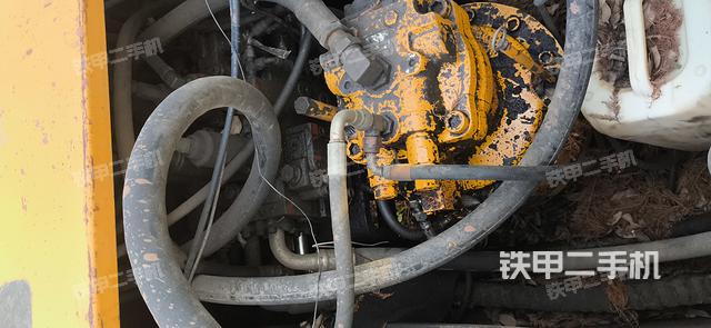 回转马达和主控阀（整机外观）