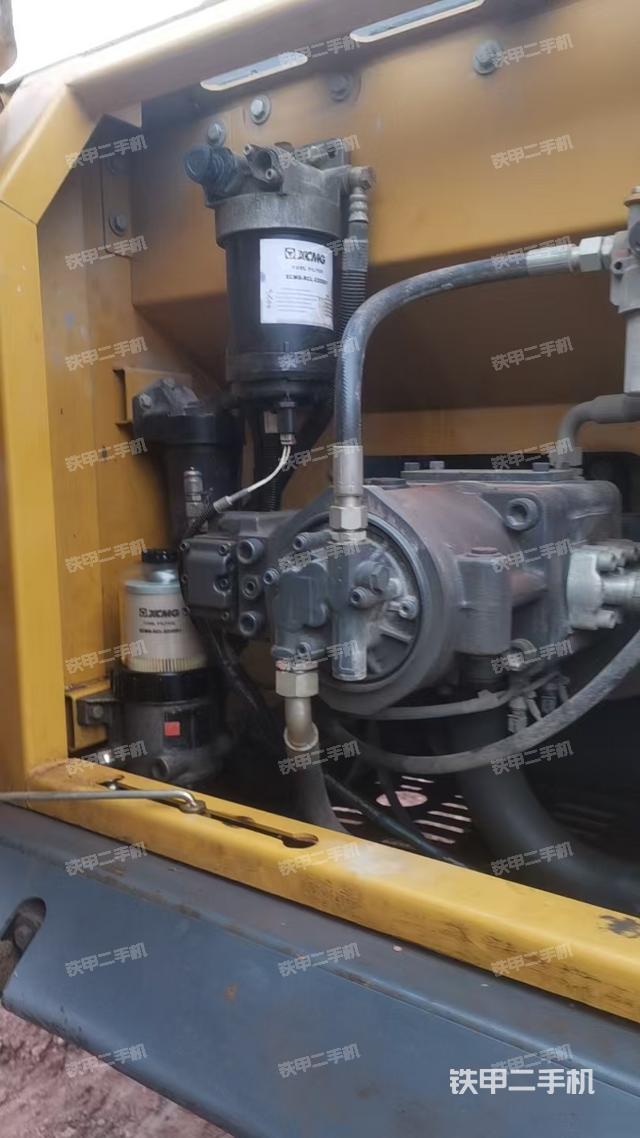 回转马达和主控阀（整机外观）