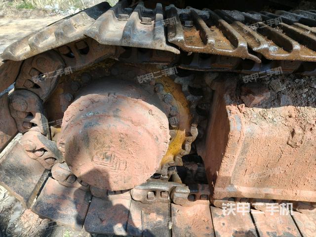 右驅(qū)動輪（行走機構(gòu)）