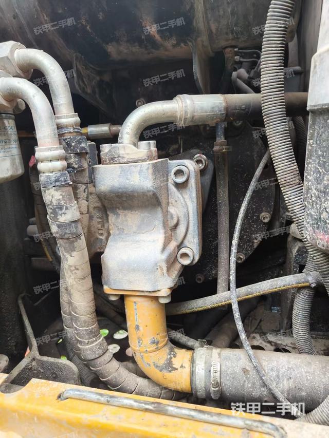 液壓泵艙室正面整體(整機(jī)外觀) 液壓泵艙室正面整體(整機(jī)外觀)