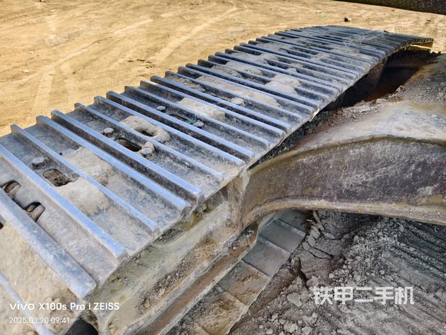 單側(cè)履帶整體（整機(jī)外觀）